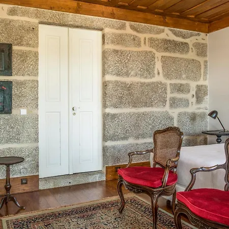 Casas Do Lupo בית הארחה נלאס