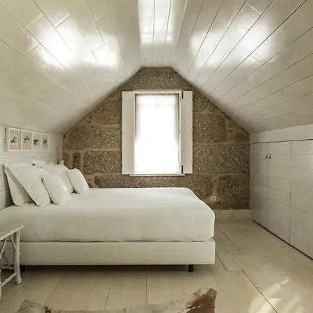 Casas Do Lupo בית הארחה נלאס